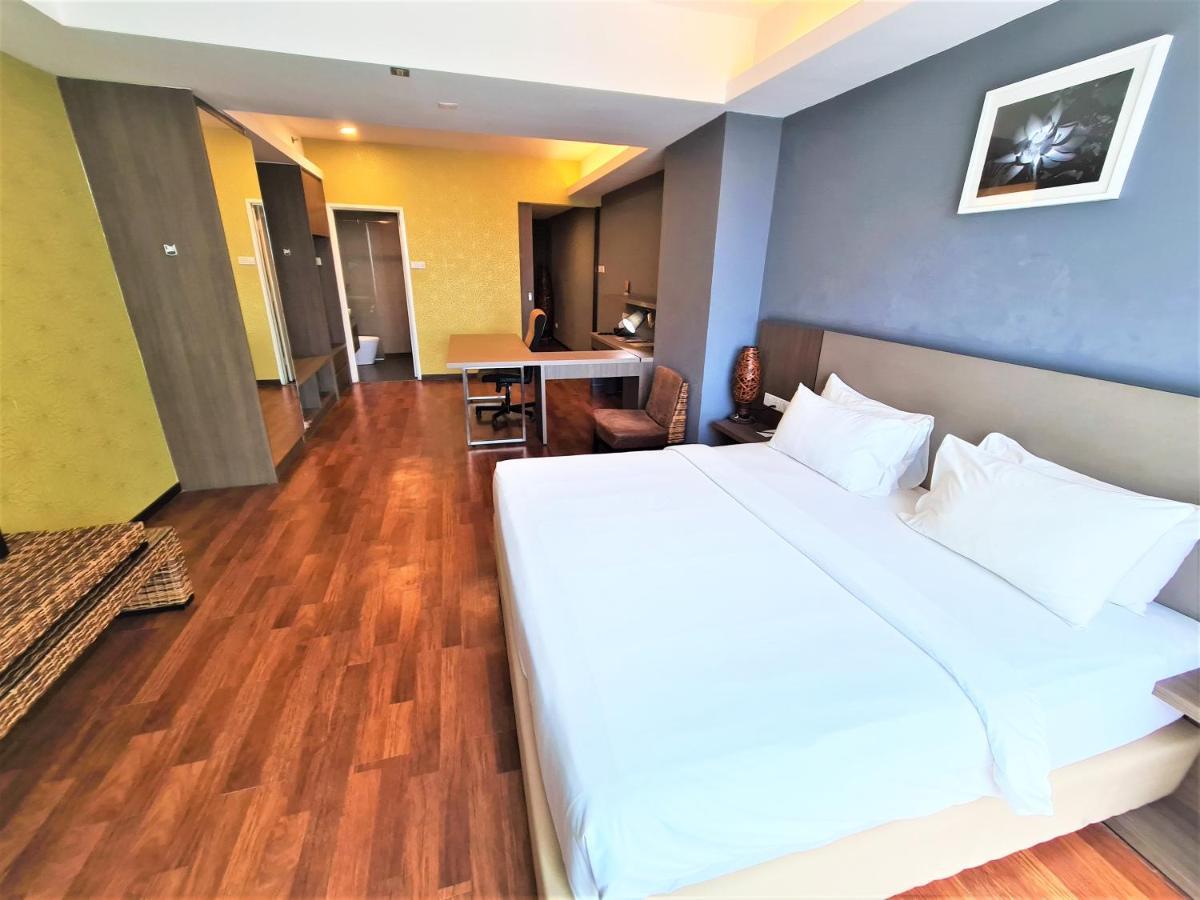 Nexus Regency Suites & Hotel Subang Jaya Esterno foto
