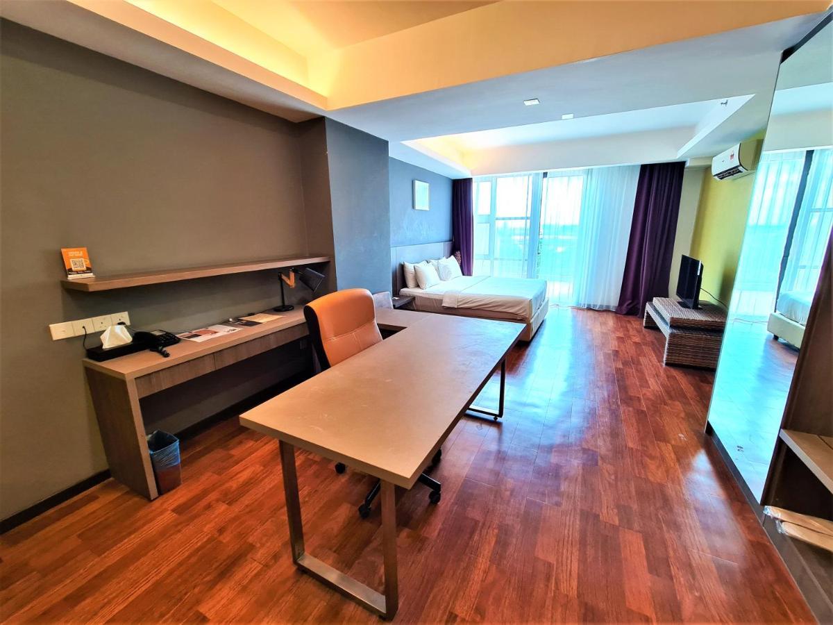 Nexus Regency Suites & Hotel Subang Jaya Esterno foto