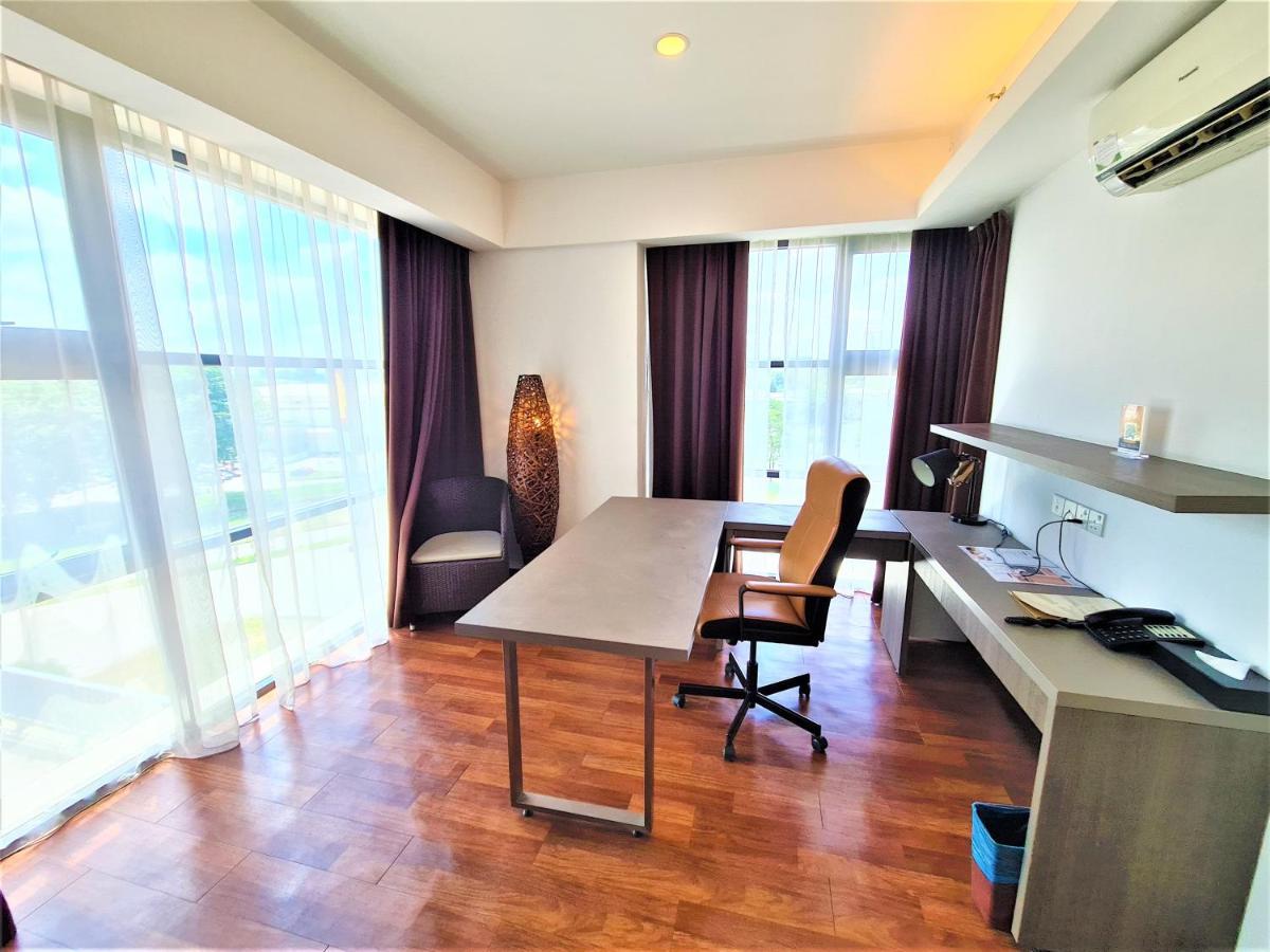 Nexus Regency Suites & Hotel Subang Jaya Esterno foto