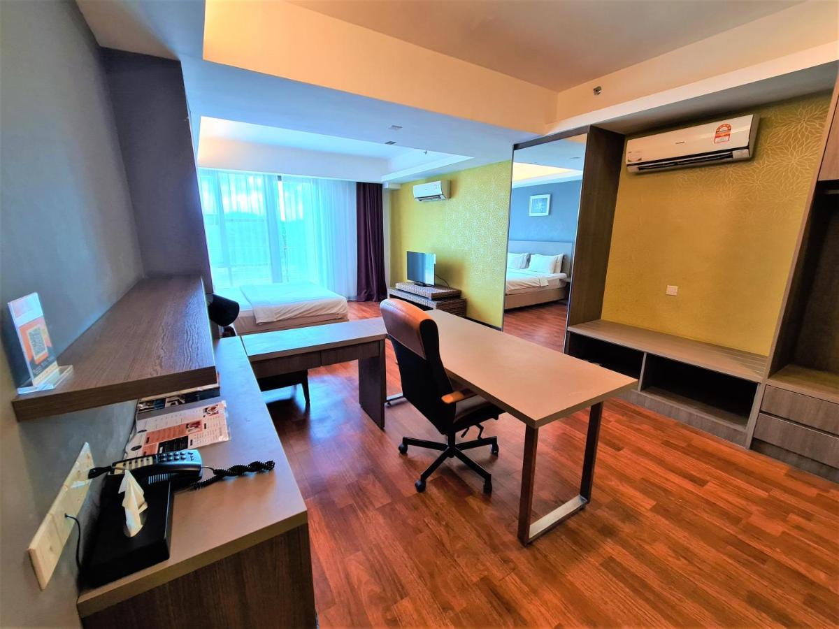 Nexus Regency Suites & Hotel Subang Jaya Esterno foto