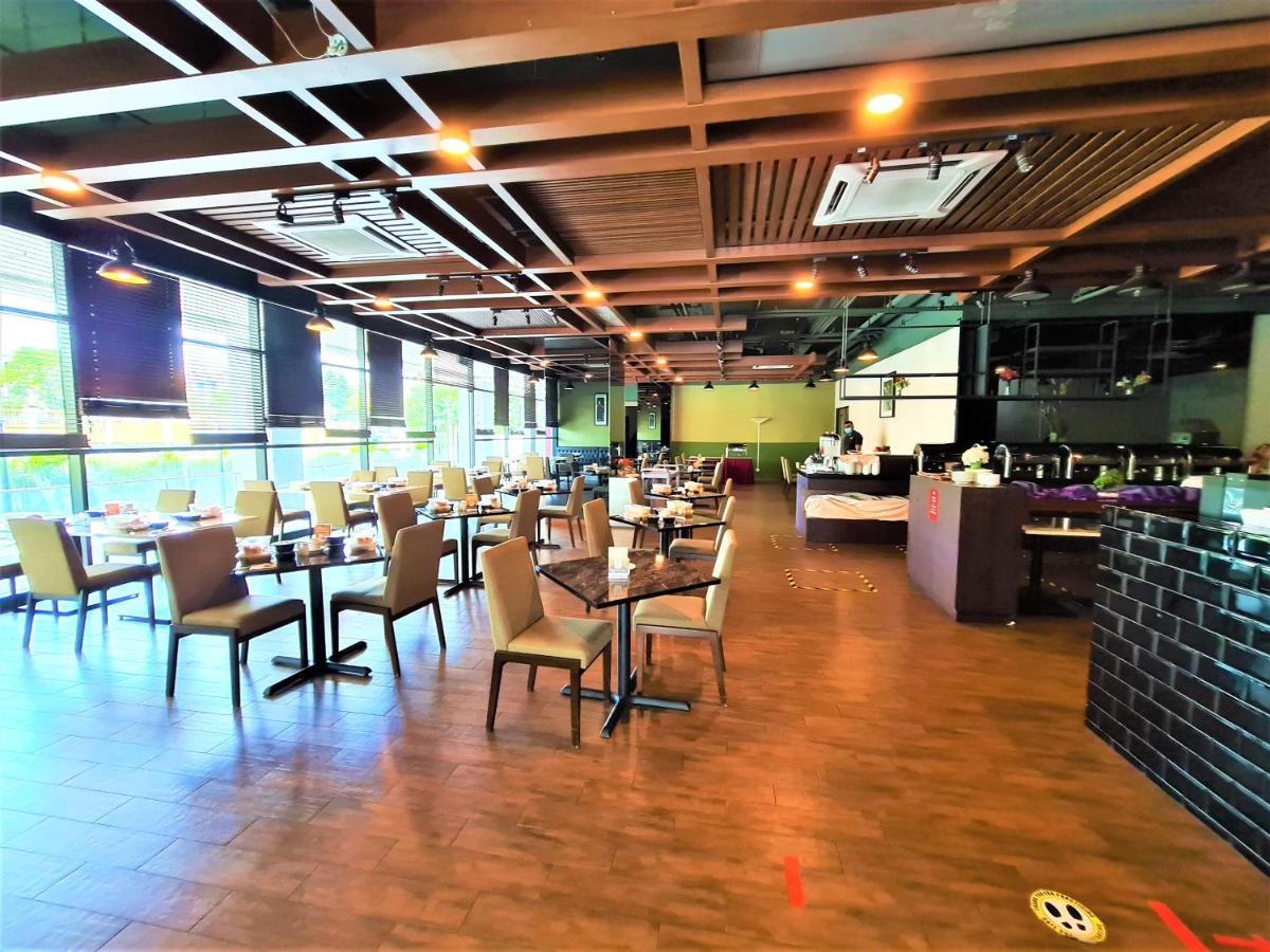 Nexus Regency Suites & Hotel Subang Jaya Esterno foto