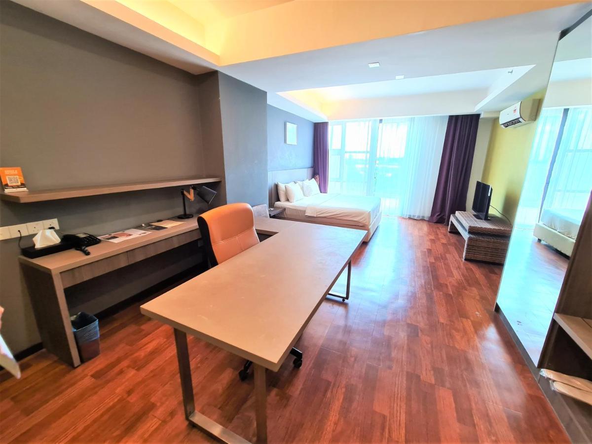 Nexus Regency Suites & Hotel Subang Jaya Esterno foto