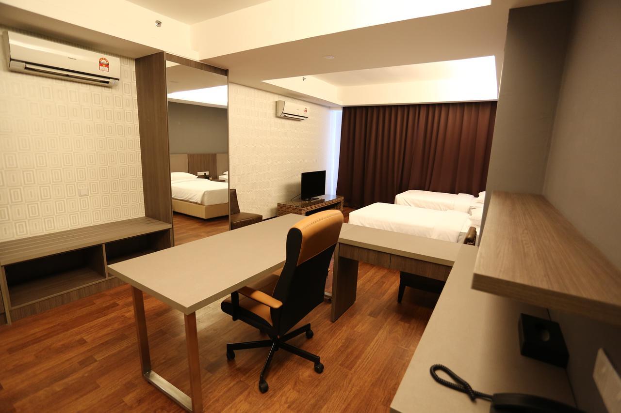 Nexus Regency Suites & Hotel Subang Jaya Esterno foto