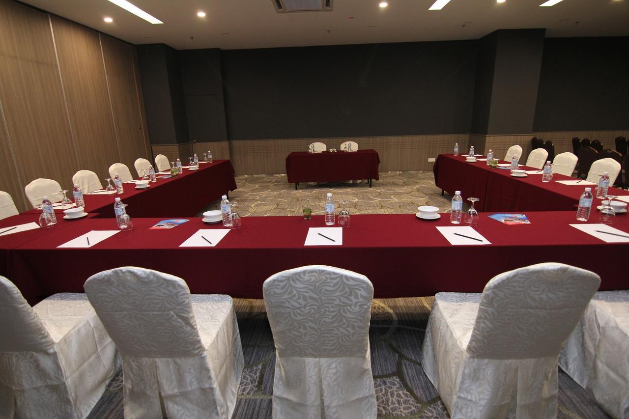 Nexus Regency Suites & Hotel Subang Jaya Esterno foto