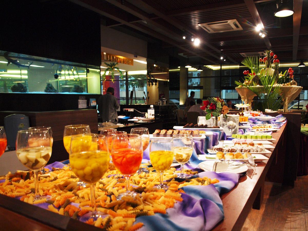 Nexus Regency Suites & Hotel Subang Jaya Esterno foto